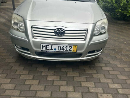 Серый Тойота Авенсис, объемом двигателя 1.8 л и пробегом 208 тыс. км за 5700 $, фото 1 на Automoto.ua