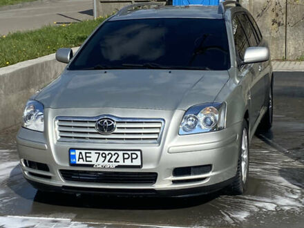 Серый Тойота Авенсис, объемом двигателя 2 л и пробегом 226 тыс. км за 6500 $, фото 1 на Automoto.ua
