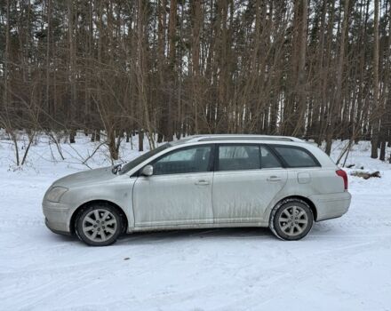 Серый Тойота Авенсис, объемом двигателя 2.2 л и пробегом 300 тыс. км за 2800 $, фото 1 на Automoto.ua