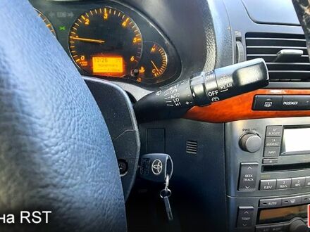 Серый Тойота Авенсис, объемом двигателя 2.2 л и пробегом 295 тыс. км за 6100 $, фото 1 на Automoto.ua