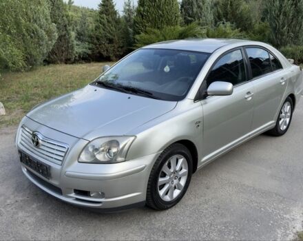 Серый Тойота Авенсис, объемом двигателя 2 л и пробегом 300 тыс. км за 3200 $, фото 1 на Automoto.ua