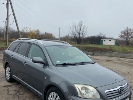 Серый Тойота Авенсис, объемом двигателя 2 л и пробегом 300 тыс. км за 3100 $, фото 1 на Automoto.ua