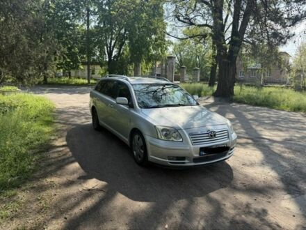 Серый Тойота Авенсис, объемом двигателя 2 л и пробегом 300 тыс. км за 2500 $, фото 1 на Automoto.ua