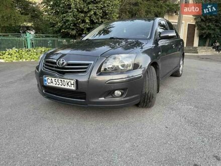 Серый Тойота Авенсис, объемом двигателя 2.2 л и пробегом 253 тыс. км за 7700 $, фото 1 на Automoto.ua