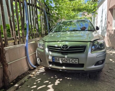 Серый Тойота Авенсис, объемом двигателя 0 л и пробегом 300 тыс. км за 4000 $, фото 1 на Automoto.ua