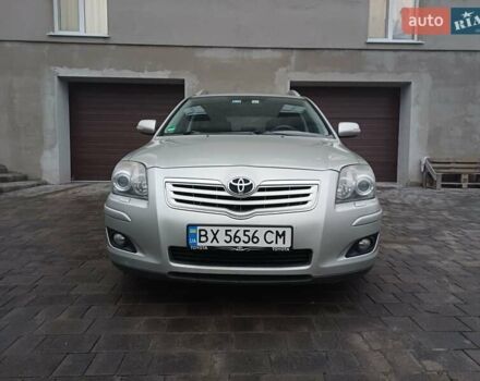 Серый Тойота Авенсис, объемом двигателя 2 л и пробегом 184 тыс. км за 7700 $, фото 1 на Automoto.ua