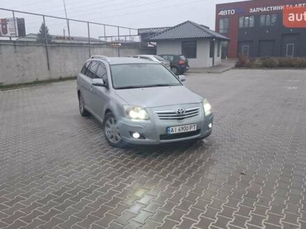 Серый Тойота Авенсис, объемом двигателя 2 л и пробегом 305 тыс. км за 6900 $, фото 1 на Automoto.ua