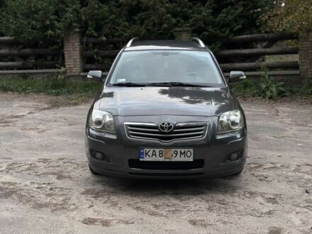 Серый Тойота Авенсис, объемом двигателя 2 л и пробегом 400 тыс. км за 3500 $, фото 1 на Automoto.ua