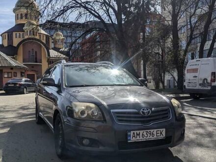 Серый Тойота Авенсис, объемом двигателя 2 л и пробегом 240 тыс. км за 5950 $, фото 1 на Automoto.ua
