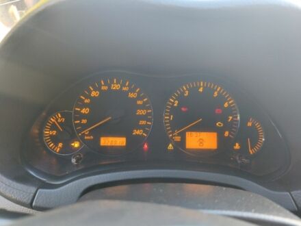 Серый Тойота Авенсис, объемом двигателя 1 л и пробегом 328 тыс. км за 5500 $, фото 1 на Automoto.ua