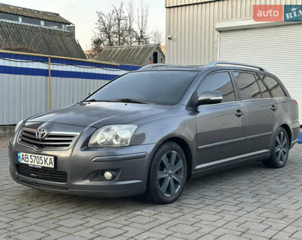 Серый Тойота Авенсис, объемом двигателя 2 л и пробегом 334 тыс. км за 7200 $, фото 1 на Automoto.ua