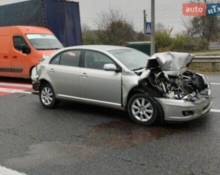 Серый Тойота Авенсис, объемом двигателя 1.79 л и пробегом 314 тыс. км за 1600 $, фото 1 на Automoto.ua