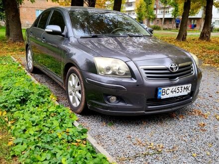 Серый Тойота Авенсис, объемом двигателя 1.8 л и пробегом 194 тыс. км за 8000 $, фото 1 на Automoto.ua