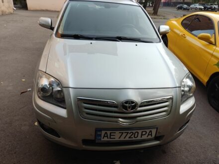 Серый Тойота Авенсис, объемом двигателя 2 л и пробегом 310 тыс. км за 7800 $, фото 1 на Automoto.ua
