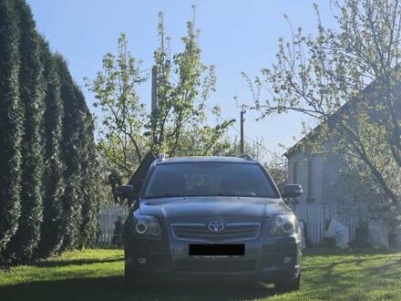 Серый Тойота Авенсис, объемом двигателя 2 л и пробегом 240 тыс. км за 7200 $, фото 1 на Automoto.ua