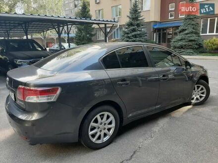 Серый Тойота Авенсис, объемом двигателя 1.8 л и пробегом 27 тыс. км за 11500 $, фото 1 на Automoto.ua