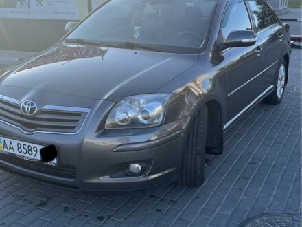 Серый Тойота Авенсис, объемом двигателя 1.8 л и пробегом 196 тыс. км за 7400 $, фото 1 на Automoto.ua
