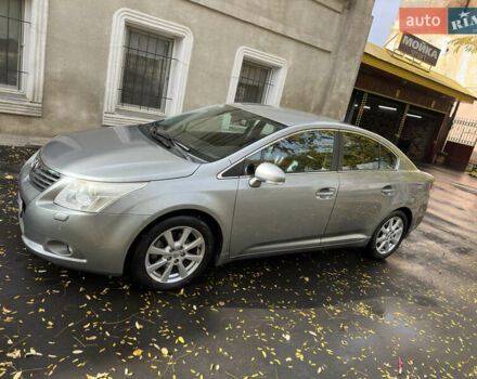 Серый Тойота Авенсис, объемом двигателя 2 л и пробегом 124 тыс. км за 10500 $, фото 1 на Automoto.ua