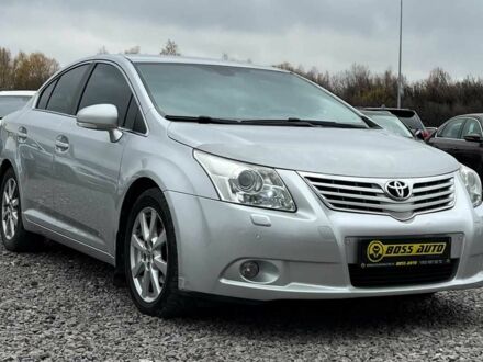 Серый Тойота Авенсис, объемом двигателя 2 л и пробегом 230 тыс. км за 9400 $, фото 1 на Automoto.ua