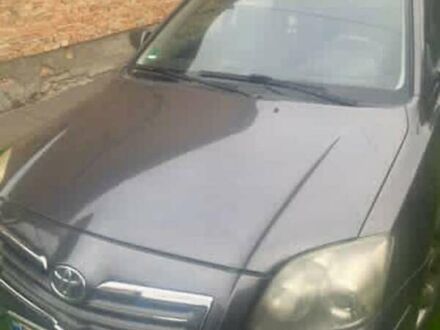 Серый Тойота Авенсис, объемом двигателя 2.2 л и пробегом 244 тыс. км за 7489 $, фото 1 на Automoto.ua
