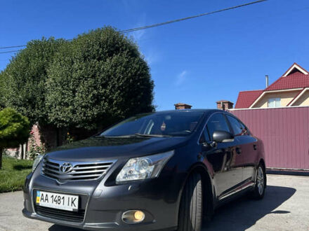 Сірий Тойота Авенсіс, об'ємом двигуна 2 л та пробігом 177 тис. км за 10000 $, фото 1 на Automoto.ua