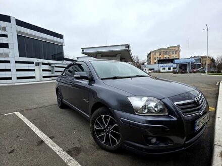 Серый Тойота Авенсис, объемом двигателя 1.8 л и пробегом 240 тыс. км за 8000 $, фото 1 на Automoto.ua