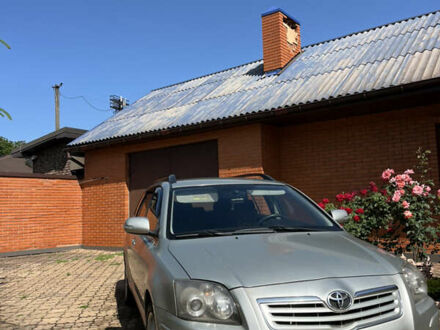 Серый Тойота Авенсис, объемом двигателя 2 л и пробегом 350 тыс. км за 6400 $, фото 1 на Automoto.ua