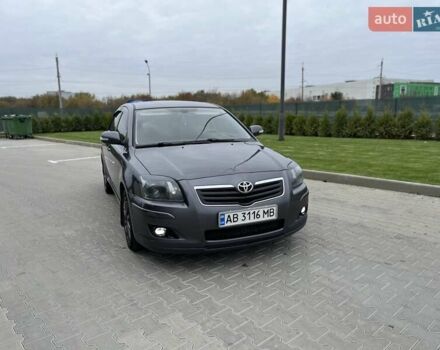 Серый Тойота Авенсис, объемом двигателя 1.8 л и пробегом 240 тыс. км за 6700 $, фото 1 на Automoto.ua