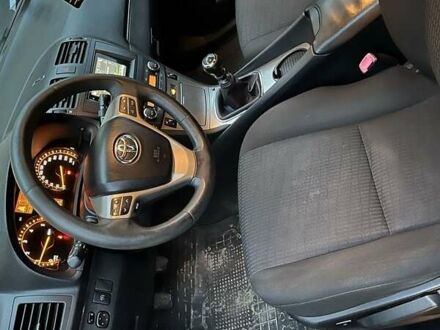 Серый Тойота Авенсис, объемом двигателя 2 л и пробегом 277 тыс. км за 8500 $, фото 1 на Automoto.ua