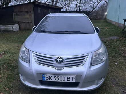 Серый Тойота Авенсис, объемом двигателя 2 л и пробегом 357 тыс. км за 6000 $, фото 1 на Automoto.ua