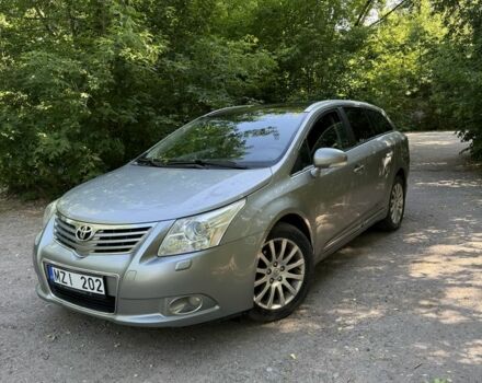 Серый Тойота Авенсис, объемом двигателя 2.2 л и пробегом 155 тыс. км за 3900 $, фото 1 на Automoto.ua