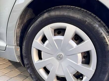 Серый Тойота Авенсис, объемом двигателя 1.8 л и пробегом 300 тыс. км за 10100 $, фото 1 на Automoto.ua