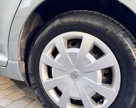 Серый Тойота Авенсис, объемом двигателя 1.8 л и пробегом 300 тыс. км за 10100 $, фото 1 на Automoto.ua