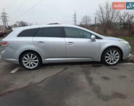 Серый Тойота Авенсис, объемом двигателя 2 л и пробегом 217 тыс. км за 11000 $, фото 1 на Automoto.ua