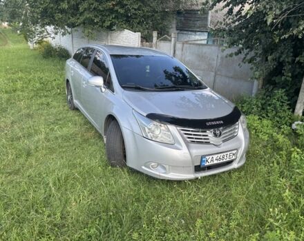 Серый Тойота Авенсис, объемом двигателя 2 л и пробегом 193 тыс. км за 10000 $, фото 1 на Automoto.ua