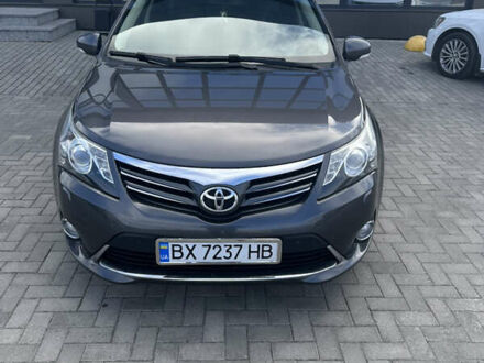 Серый Тойота Авенсис, объемом двигателя 1.99 л и пробегом 248 тыс. км за 12200 $, фото 1 на Automoto.ua