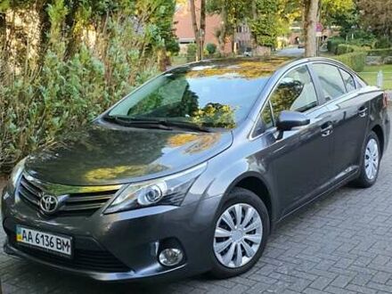 Серый Тойота Авенсис, объемом двигателя 1.8 л и пробегом 71 тыс. км за 12500 $, фото 1 на Automoto.ua