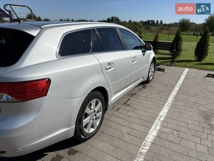 Сірий Тойота Авенсіс, об'ємом двигуна 2 л та пробігом 250 тис. км за 10800 $, фото 1 на Automoto.ua