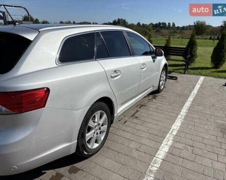Сірий Тойота Авенсіс, об'ємом двигуна 2 л та пробігом 250 тис. км за 10800 $, фото 1 на Automoto.ua