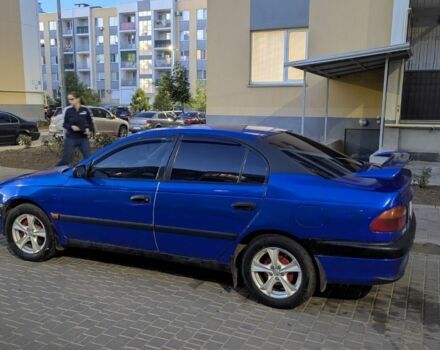 Синий Тойота Авенсис, объемом двигателя 1.6 л и пробегом 351 тыс. км за 3400 $, фото 1 на Automoto.ua