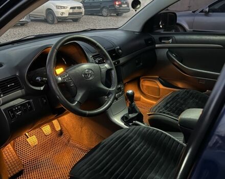 Синий Тойота Авенсис, объемом двигателя 2 л и пробегом 318 тыс. км за 7000 $, фото 6 на Automoto.ua