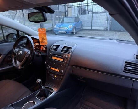 Синий Тойота Авенсис, объемом двигателя 2 л и пробегом 177 тыс. км за 7700 $, фото 5 на Automoto.ua