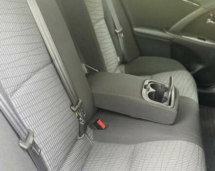 Синий Тойота Авенсис, объемом двигателя 2 л и пробегом 167 тыс. км за 9500 $, фото 5 на Automoto.ua