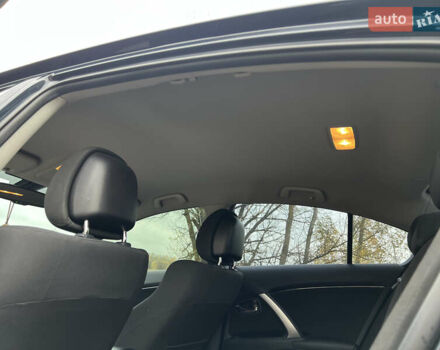 Синий Тойота Авенсис, объемом двигателя 1.8 л и пробегом 187 тыс. км за 9500 $, фото 13 на Automoto.ua