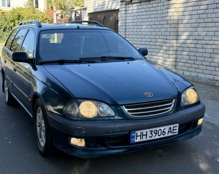 Синий Тойота Авенсис, объемом двигателя 1.8 л и пробегом 250 тыс. км за 2300 $, фото 1 на Automoto.ua