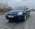 Синий Тойота Авенсис, объемом двигателя 2 л и пробегом 300 тыс. км за 6000 $, фото 1 на Automoto.ua