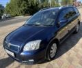 Синій Тойота Авенсіс, об'ємом двигуна 2 л та пробігом 243 тис. км за 5500 $, фото 2 на Automoto.ua
