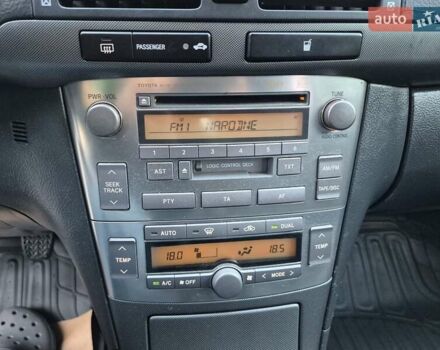 Синій Тойота Авенсіс, об'ємом двигуна 1.8 л та пробігом 260 тис. км за 6999 $, фото 46 на Automoto.ua