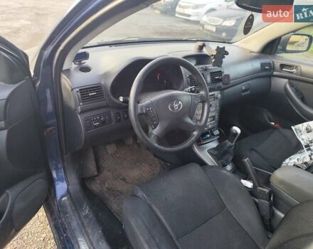 Синий Тойота Авенсис, объемом двигателя 2 л и пробегом 400 тыс. км за 3600 $, фото 5 на Automoto.ua