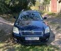 Синий Тойота Авенсис, объемом двигателя 2 л и пробегом 400 тыс. км за 3813 $, фото 1 на Automoto.ua